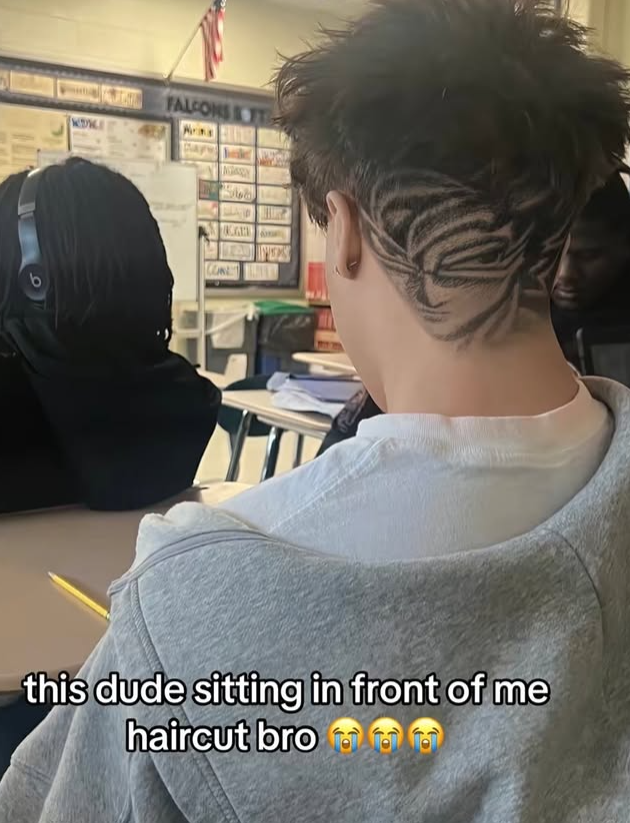 TA FALCONS I this dude sitting in front of me haircut bro S