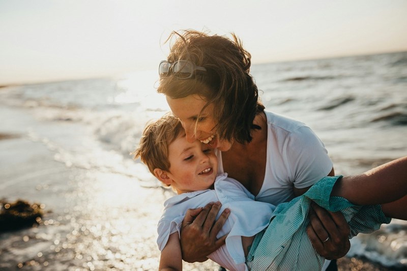 A mother and a child enjoying the beach. Actor performance of story events.