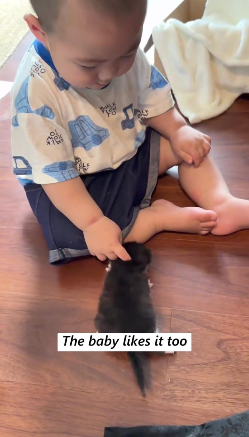 SLOW WALK ΤΟ The baby likes it too