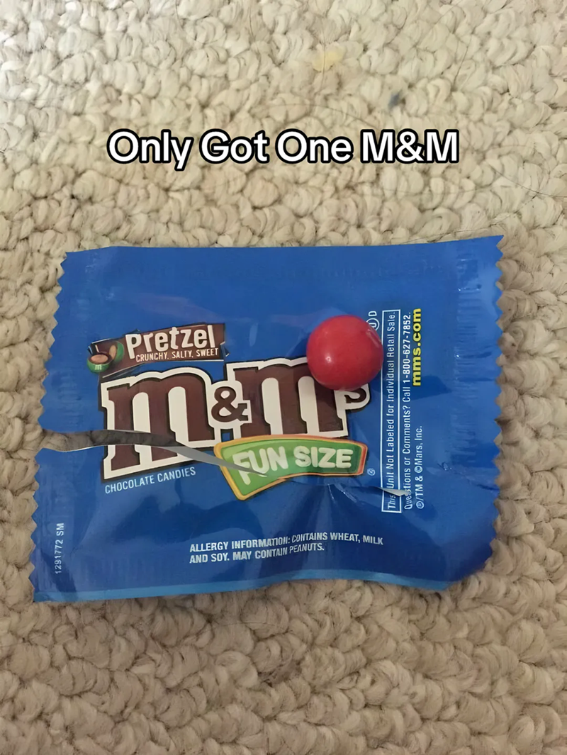 1291772 SM Only Got One M&M Pretzel CRUNCHY, SALTY, SWEET m&m CHOCOLATE CANDIES FUN SIZE ALLERGY INFORMATION: CONTAINS WHEAT, MILK AND SOY. MAY CONTAIN PEANUTS D mms.com This Unit Not Labeled for Individual Retail Sale Questions or Comments? Call 1-800-627-7852. O/TM & OMars, Inc.