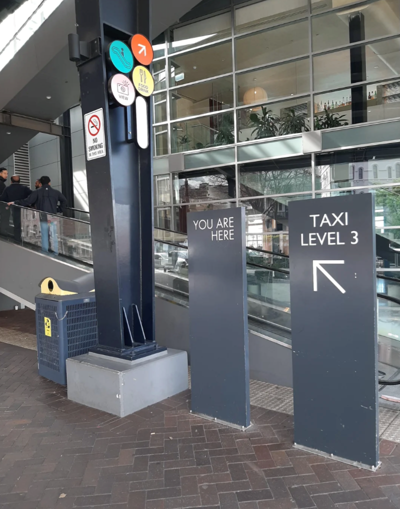 NO SMOKING THIS AREA VIEW 000 YOU ARE HERE TAXI LEVEL 3 к