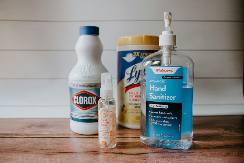 ROX 3X STRO CLEAR KILLS 99.9% of Germs CLOROX hand sanitizer spray Ly KILLS 1 OF VIR A BAC DISINFE WIF 80 Walgreens Compare to Purell ADVANCED Hand Sanitizer VITAMIN E •Leaves hands soft •Contains moisturizers • Kills more than 99.99% of germs 28 FL OZ (828 mL) e