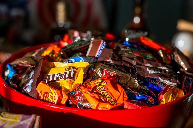 A red bowl full of halloween candy