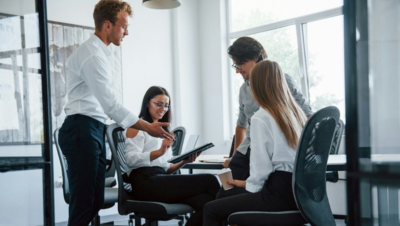 An employee explains that he is available during working hours only and that routine tasks can wait until Monday.