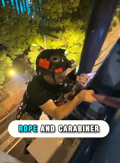 201 ROPE AND CARABINER
