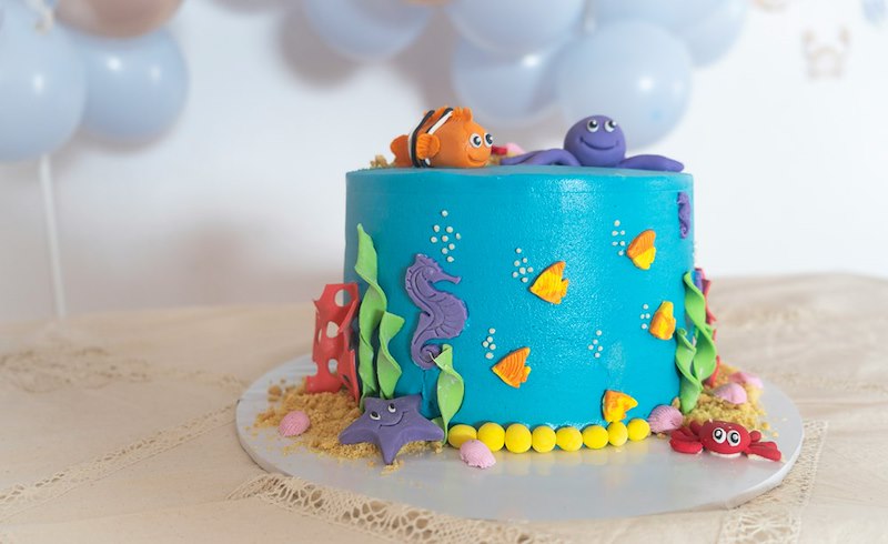 A fish-themed birthday cake, representing the family dispute after a grandmother arrived too late for the cake and presents.