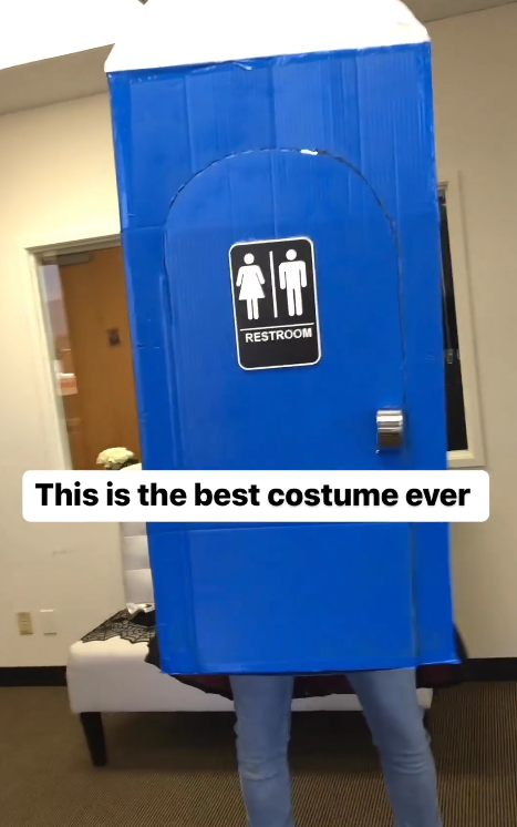 RESTROOM This is the best costume ever