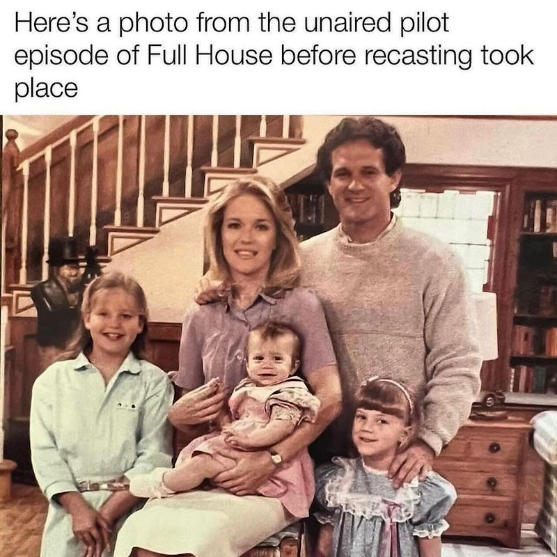 Here's a photo from the unaired pilot episode of Full House before recasting took place