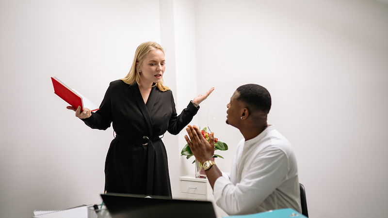 Two employees arguing.