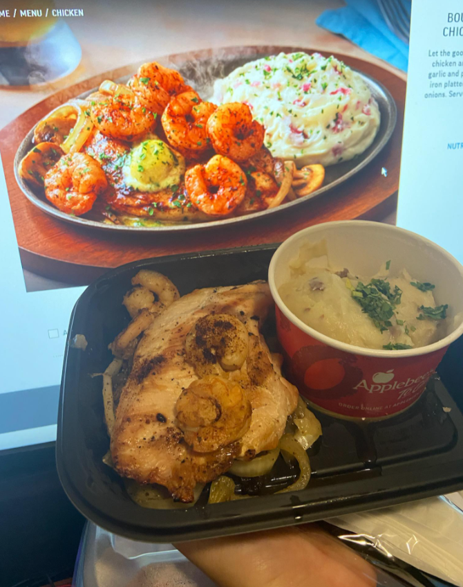 ME/MENU/CHICKEN Applebee ORDER ONLINE AT APP BOU CHIC Let the goon chicken an garlic and iron platte onions. Serv NUTR
