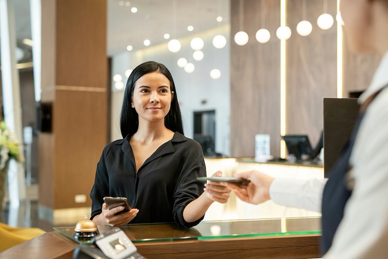 The girlfriend at the hotel after uninviting her boyfriend, but still expecting him to help pay for the vacation.