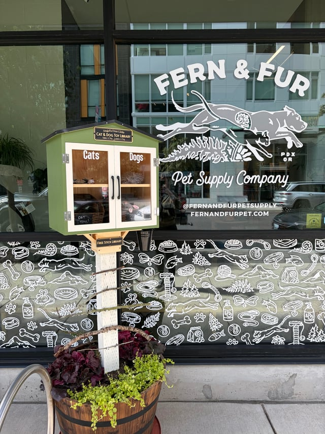 3 DVO FERN & FUR CAT & DOG TOY LIBRARY Cats Dogs PDX OR Pet Supply Company @FERNANDFURPETSUPPLY FERNANDFURPET.COM CAT TOYS! と FREE STICK LIBRARY 000