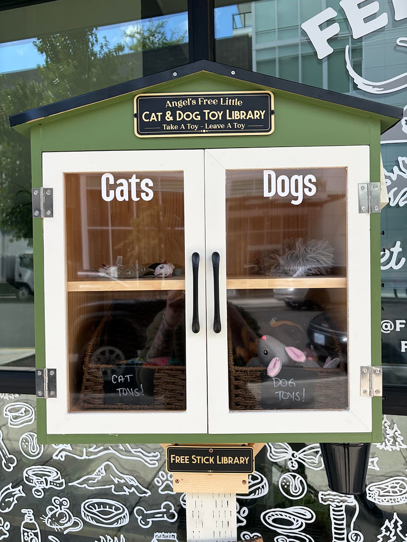 Cats CAT TOYS .AAA MAHIN Angel's Free Little CAT & DOG TOY LIBRARY Take A Toy-Leave A Toy FREE STICK LIBRARY F Dogs et DOG TOYS! @F Tu F
