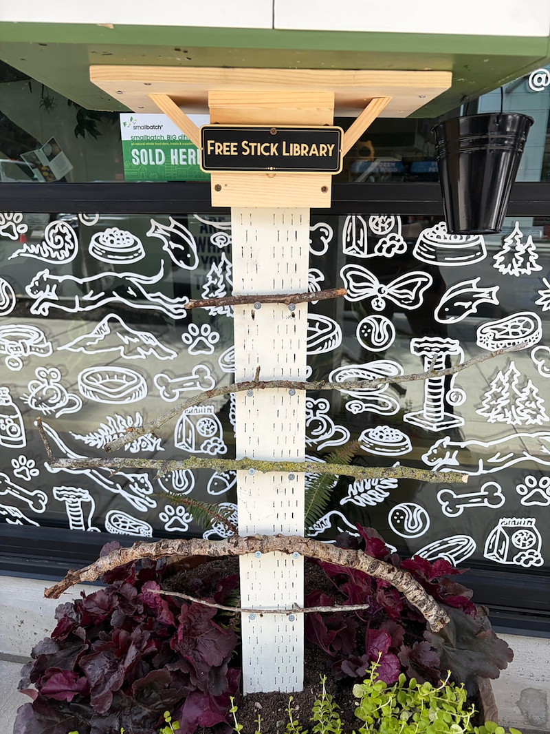 YO smallbatch smallbatch. BIG dif al-natural whole food dets, treats & suppl SOLD HER FREE STICK LIBRARY J 111 111 MAHIN @