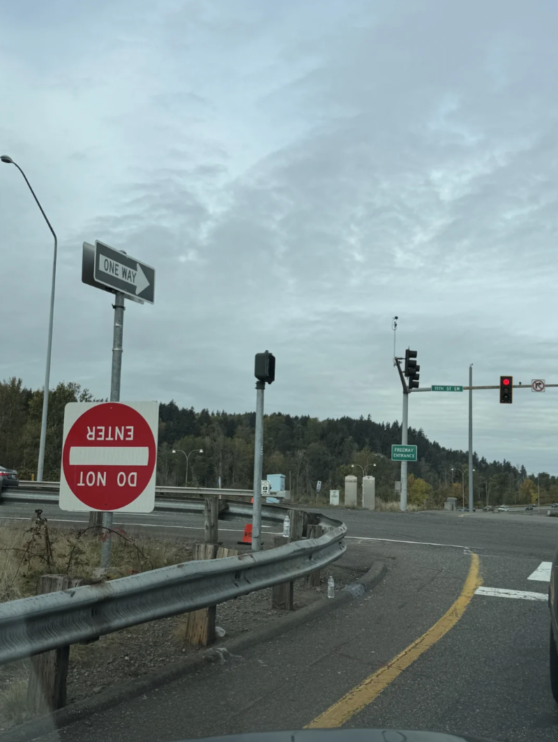 ONE WAY DO NOT ENTER FREEWAY ENTRANCE