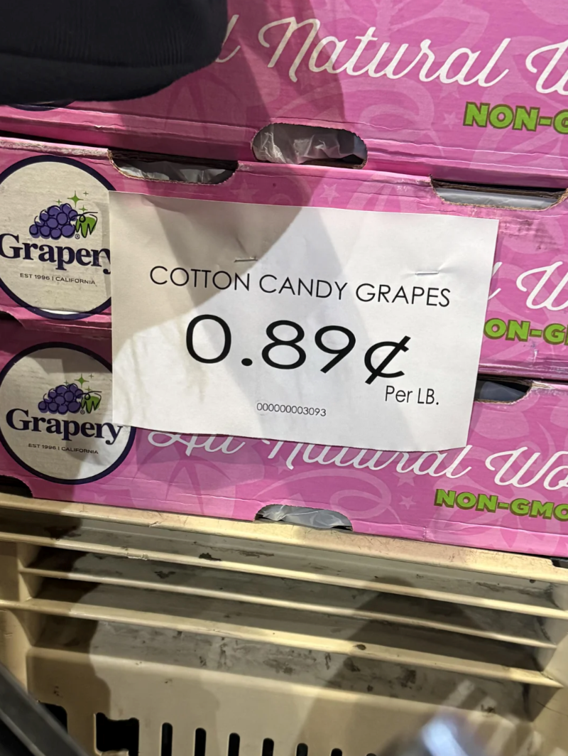 Graper EST 1996 | CALIFORNIA Natural W NON-C COTTON CANDY GRAPES 0.89¢ U ON-G Per LB. 000000003093 Grapery u ural Wo EST 1996 I CALIFORNIA NON-GMC