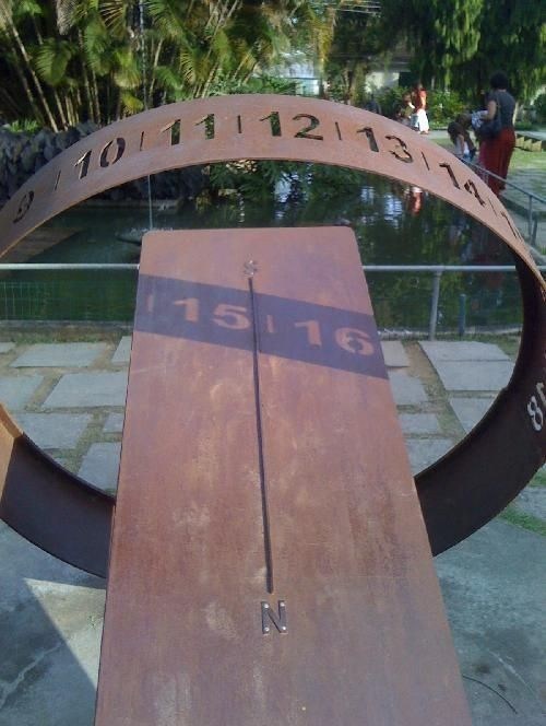 shadow clever design sun dial
