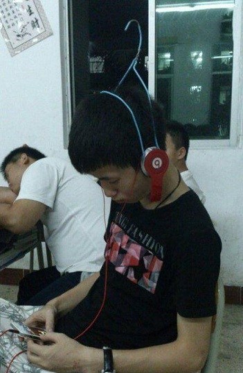 Music,coat hangers,headphones,funny