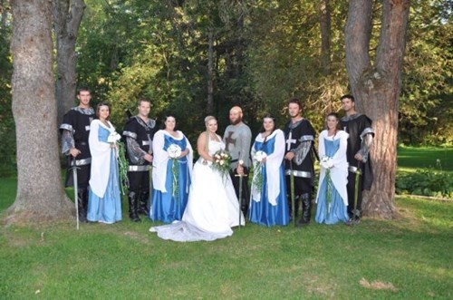 medieval,poorly dressed,funny wedding photos