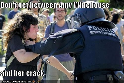 Don't get between Amy Winehouse  and her crack