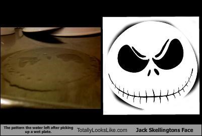 The pattern the water left after picking up a wet plate. Totally Looks Like Jack Skellingtons Face