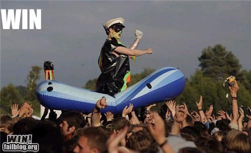Crowd Surfing WIN