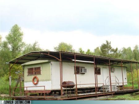 Now THAT'S a Houseboat!