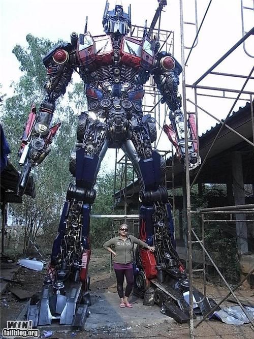 Completely Relevant News: Scrap Parts Into Autobots WIN