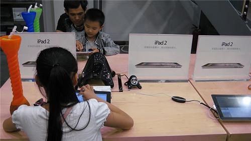 Follow Up of the Day: China Shuts Down Fake Apple Stores