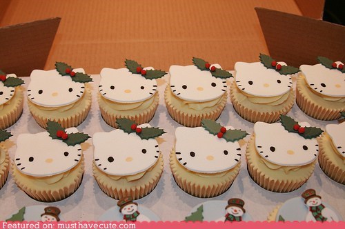 Epicute: Hello Kitty Christmas Cupcakes