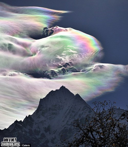 Mother Nature FTW: Rainbow Clouds!