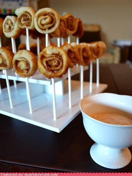 Epicute: Cinnamon Roll Pops