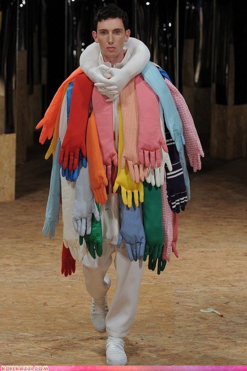 ROFLrazzi: If Style Could Kill: Give Him a Hand