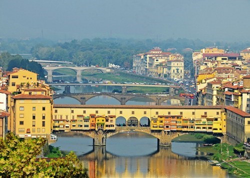 Business on the Bridge in Ponte Vecchio, Italy