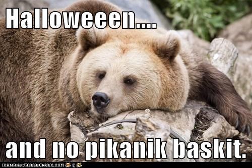 Halloweeen....  and no pikanik baskit.