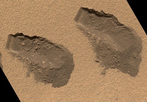 Mars Rover Finds Traces of Complex Chemicals But No Definitive Sign of Organic Life
