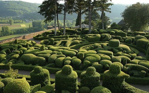 The Sculpted French Gardens of Perigord