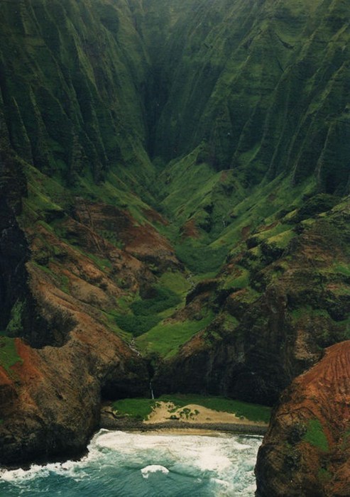 Begin a Hike at the Na Pali Coast