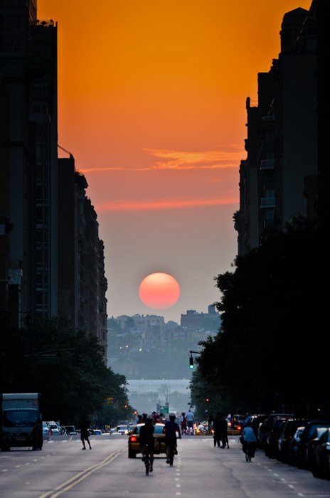 Twice a Year, New Yorkers See This Cool Sunset
