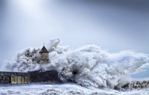 Crashing in on the Tsrvizi Monastery