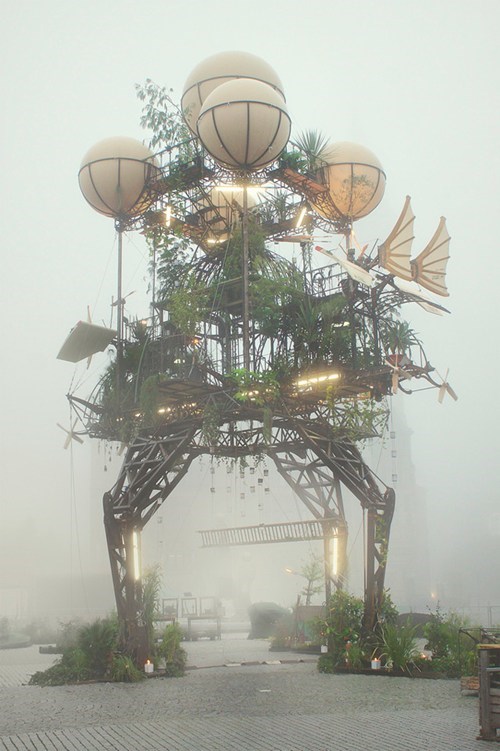 This Sculpture Might Remind You of a Certain Moving Castle
