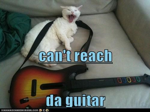 can't reach da guitar
