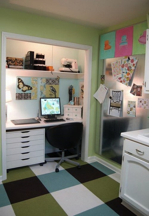 This Space-Saving Desk Area is a Better Use For Your Neglected Closet