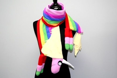 You Might Need to Learn Some Korean to Truly Appreciate This Scarf