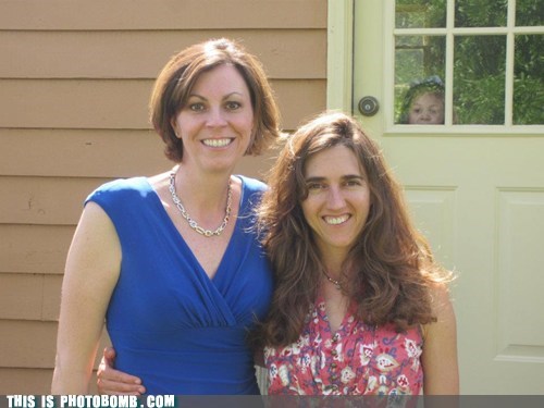 6 Year Old Photobombs Mom and Aunt