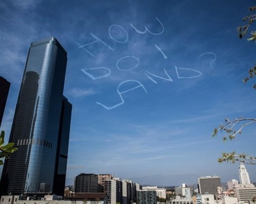 Comedian Raises $6,820 on Kickstarter to Hire a Plane to Write Funny Stuff in the Sky Above Los Angeles