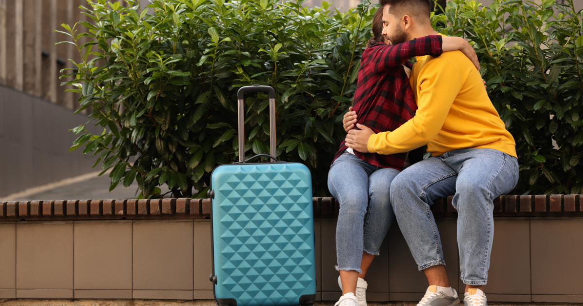 “It’s a once in a lifetime experience”: 29-year-old man breaks up with 27-year-old girlfriend after she suggests open relationship while she’s traveling, she turns on him for ending it while she’s still on vacation