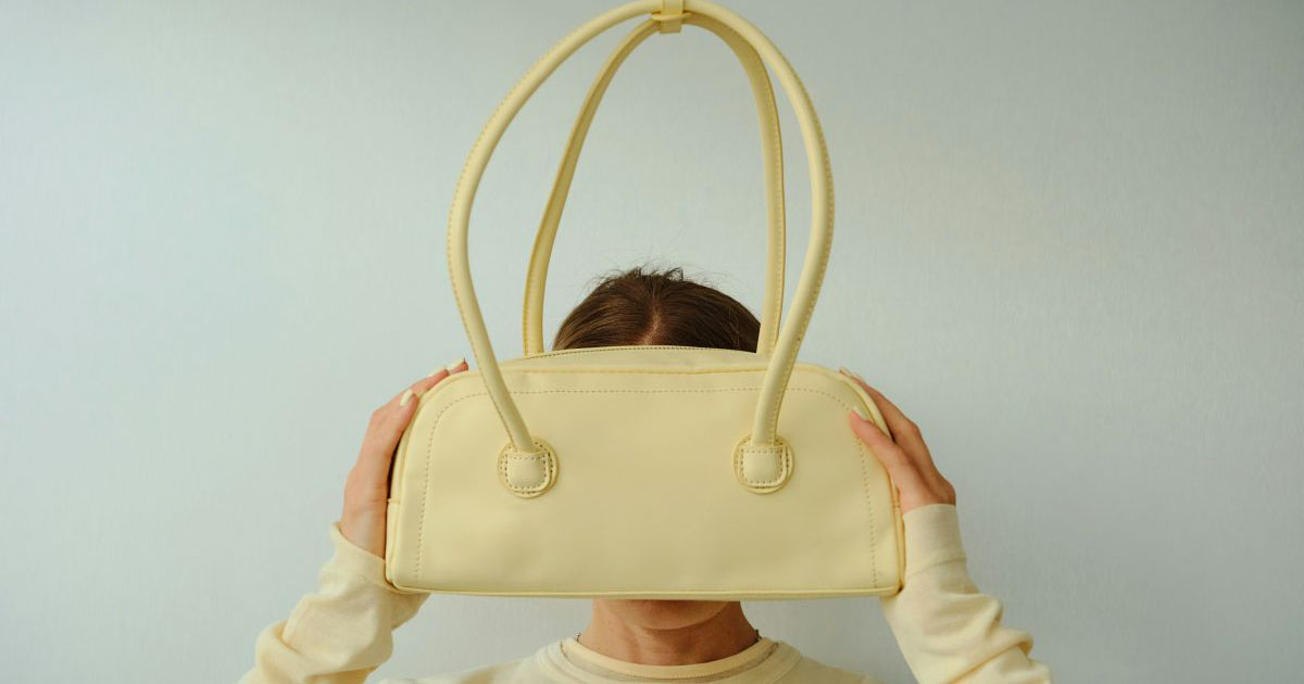 17-year-old stepdaughter accuses stepmother of pretending to be poor because she refused to buy her a $1200 purse: 'I know you and Dad make bank'