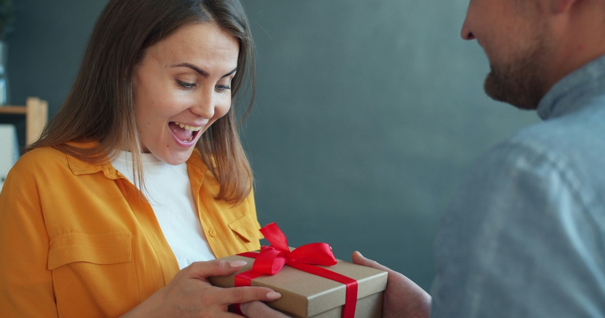 Entitled coworker participates in Office Secret Santa to receive his gift but refuses to purchase anything: 'He thought it was childish to participate, yet didn't ask for his name to be removed from the hat'