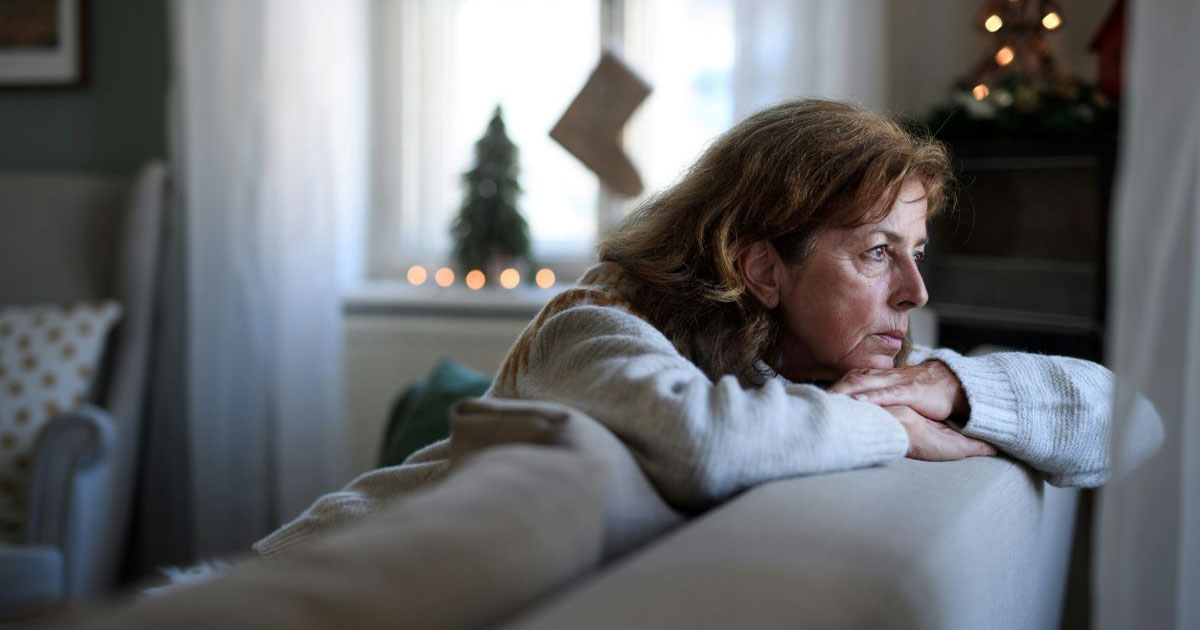 Mom forbids 6 and 8-year-old daughters from celebrating Christmas because her father passed away on Christmas in 2022: 'Why is she so keen to ruin the best time of our lives?'